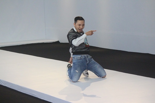 Thánh xéo xắt Nam Trung khiến thí sinh căng thẳng trong buổi casting The Face